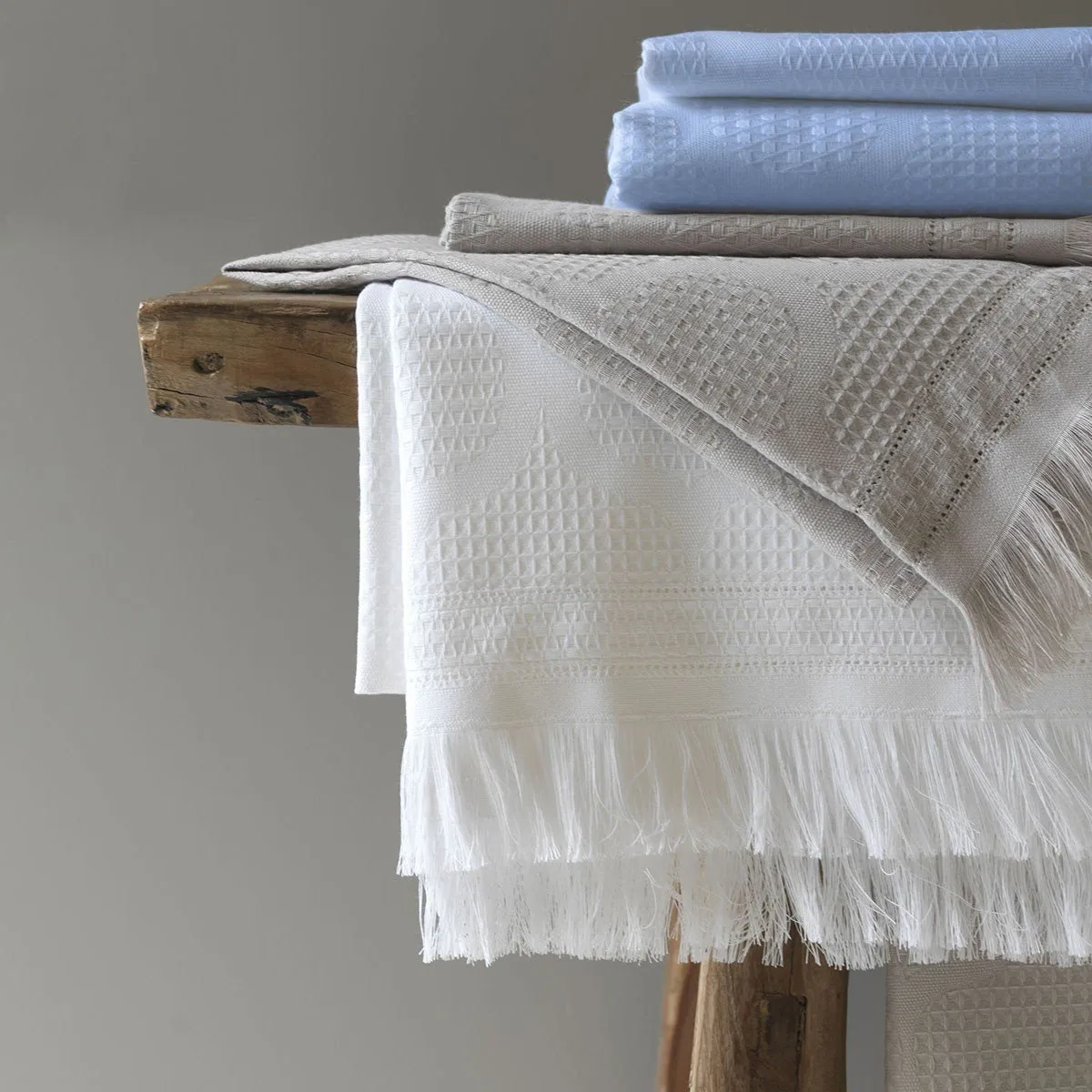 Hera White Bath Collection