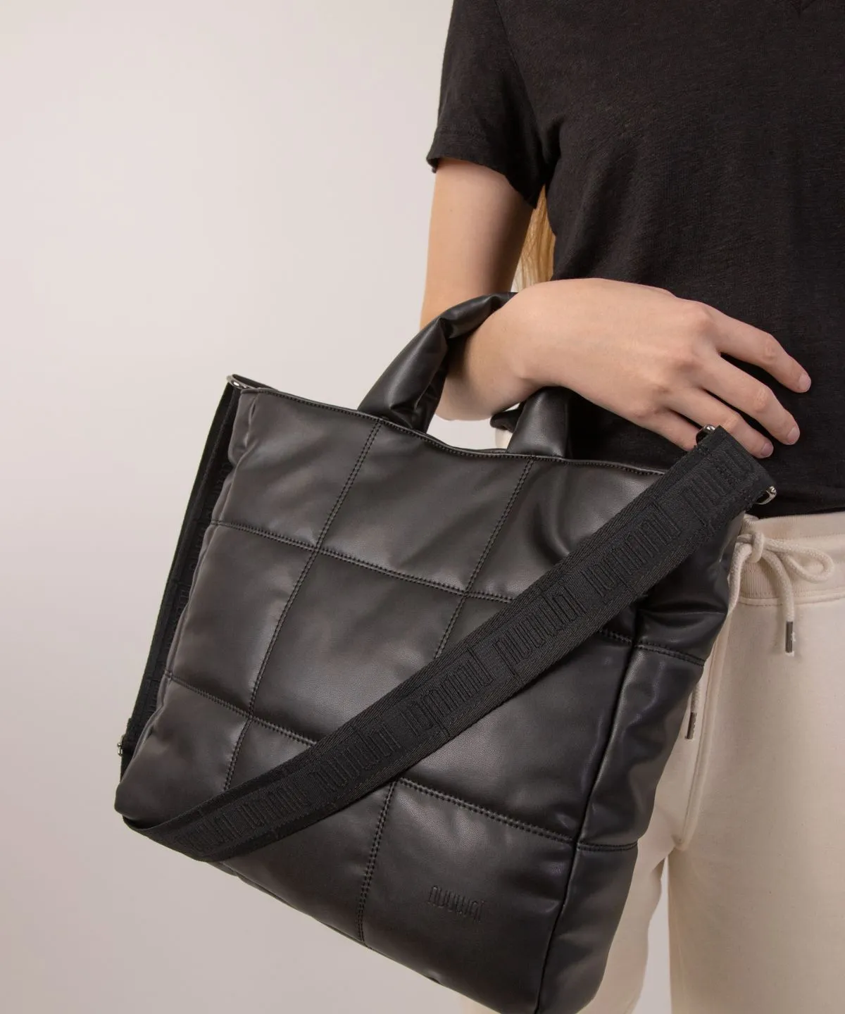 nuuwaï - Vegan Quilted Handbag - LINN deep black