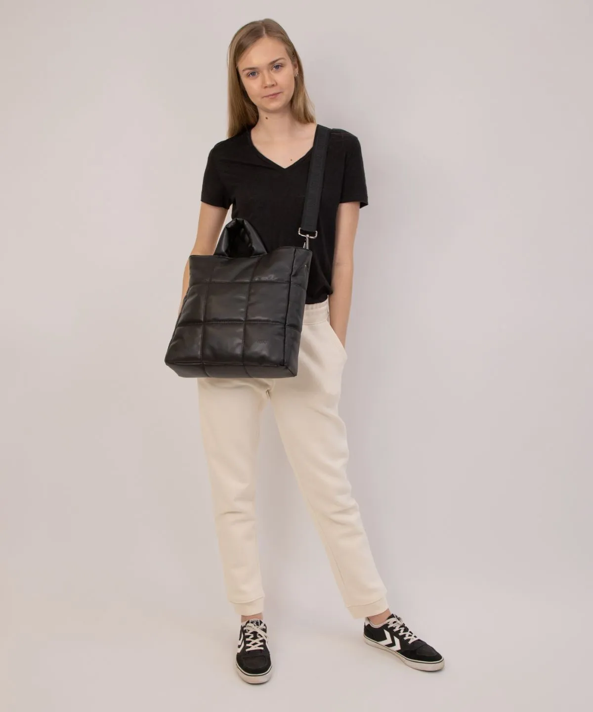 nuuwaï - Vegan Quilted Handbag - LINN deep black