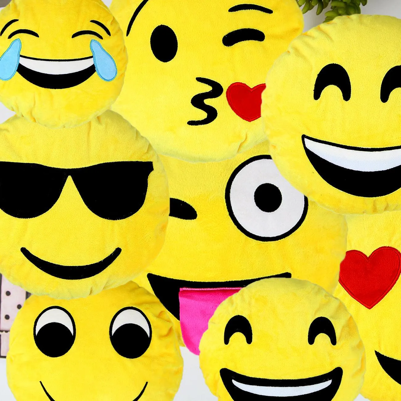 Quality Microfiber stuffed Soft Plush Emoji Cushions 26X26 CM